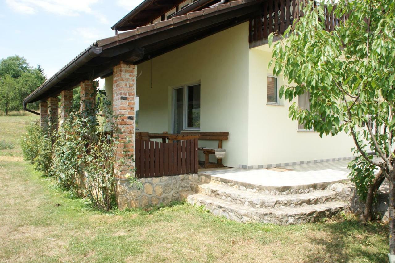Apartman "Bogut" สลูน ภายนอก รูปภาพ