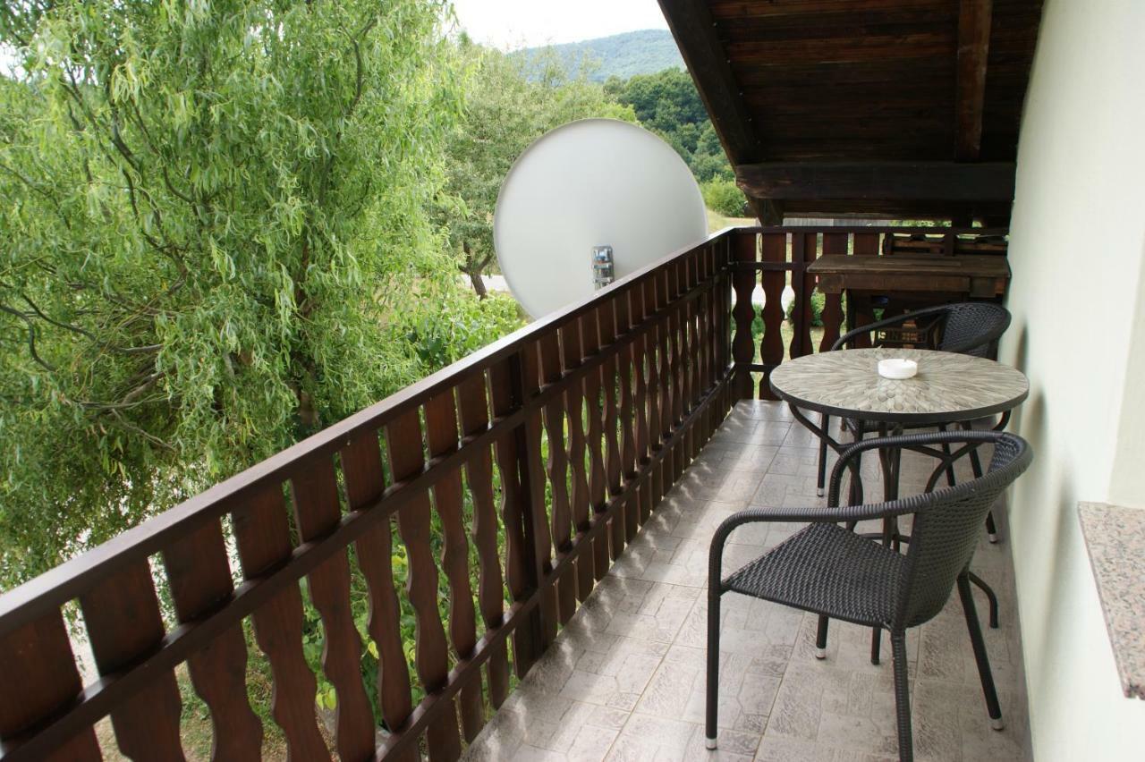 Apartman "Bogut" สลูน ภายนอก รูปภาพ