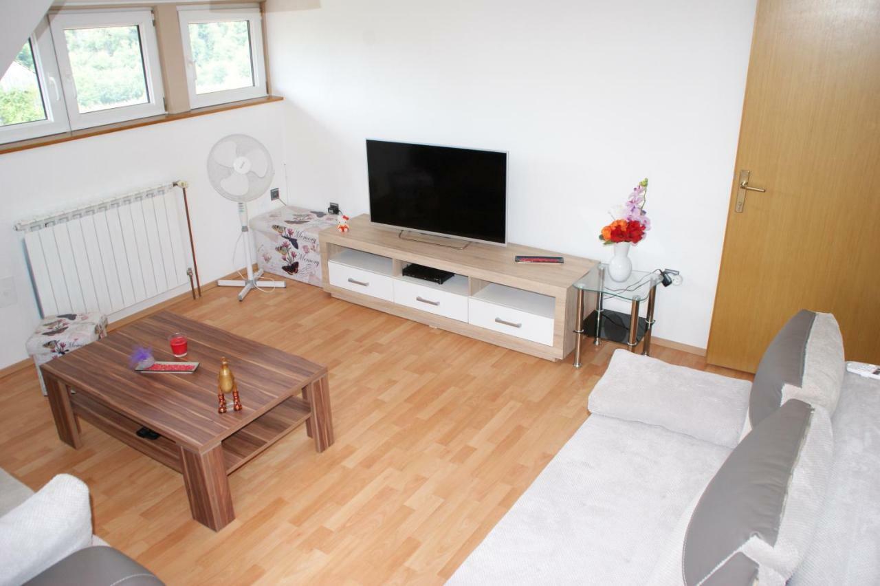 Apartman "Bogut" สลูน ภายนอก รูปภาพ