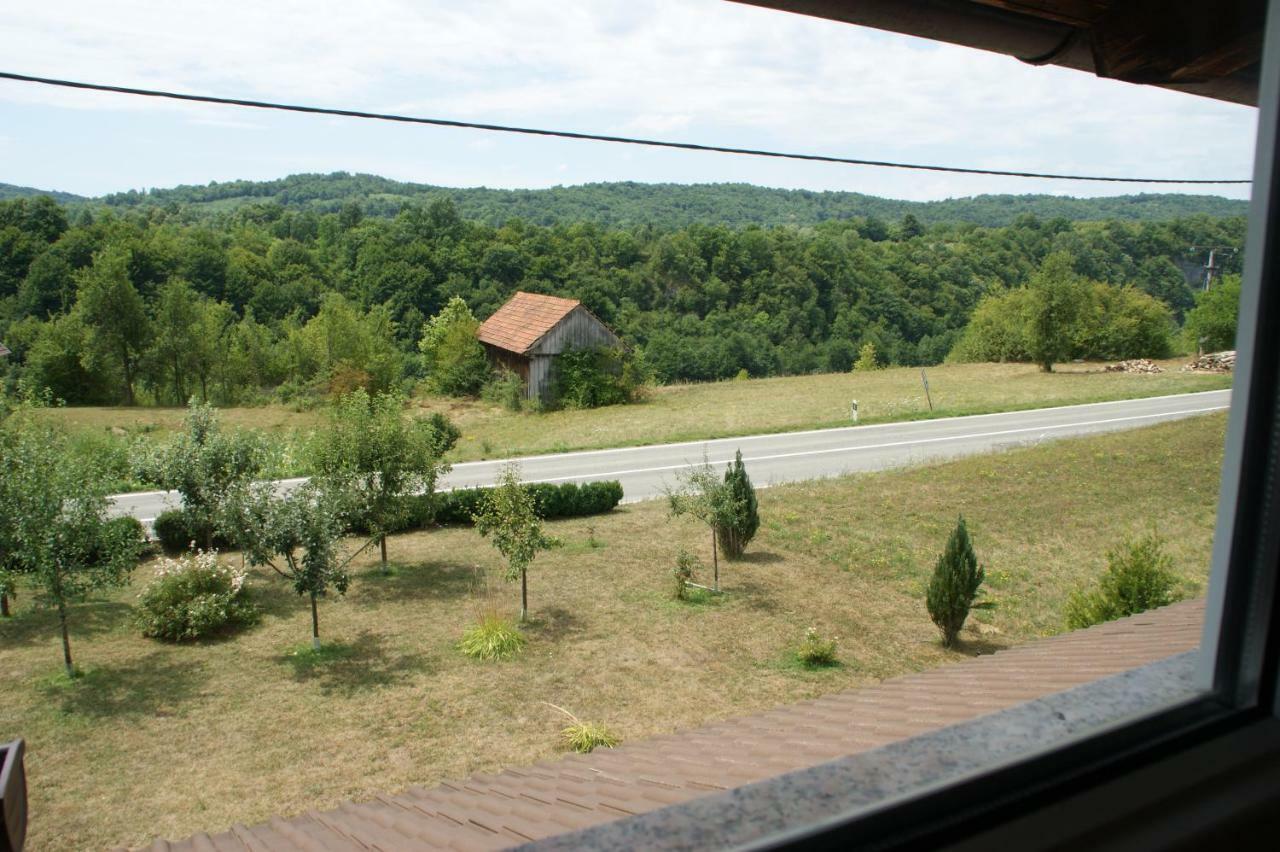 Apartman "Bogut" สลูน ภายนอก รูปภาพ