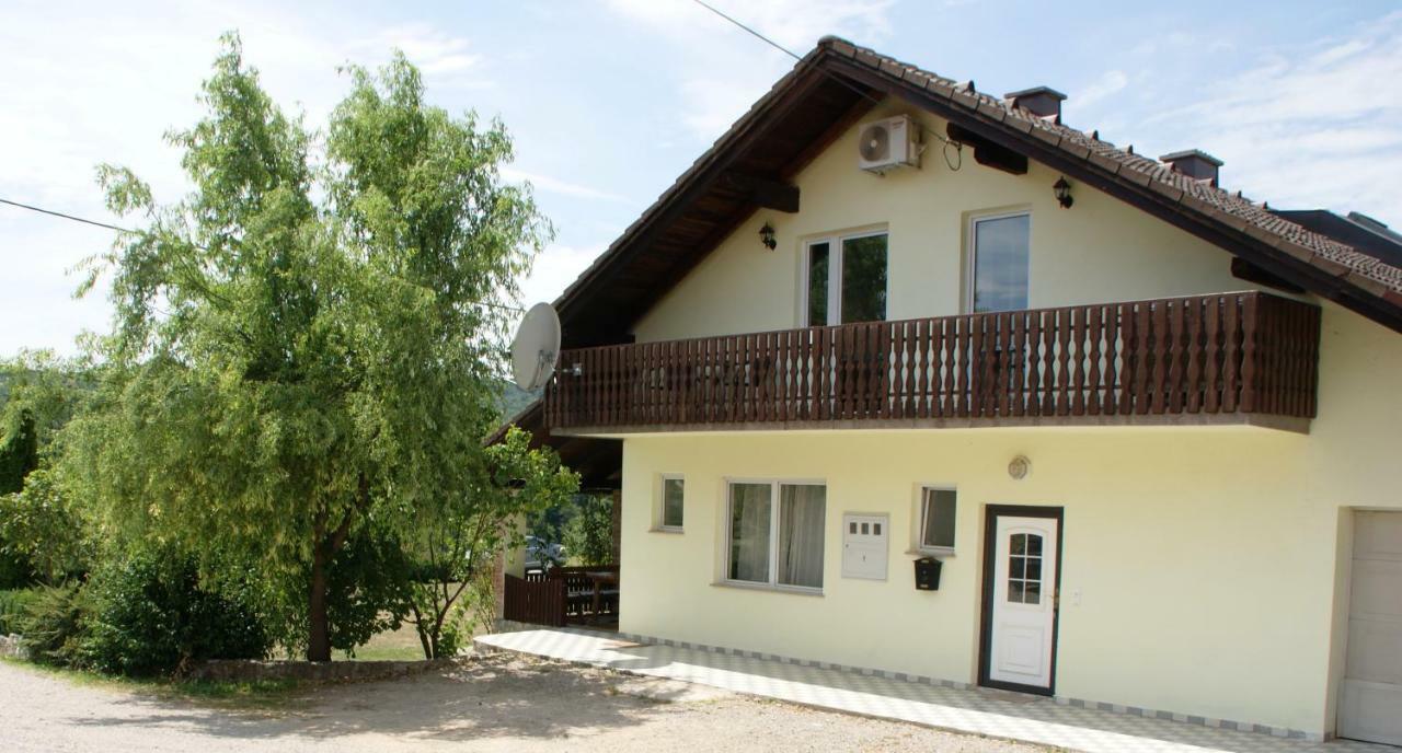 Apartman "Bogut" สลูน ภายนอก รูปภาพ